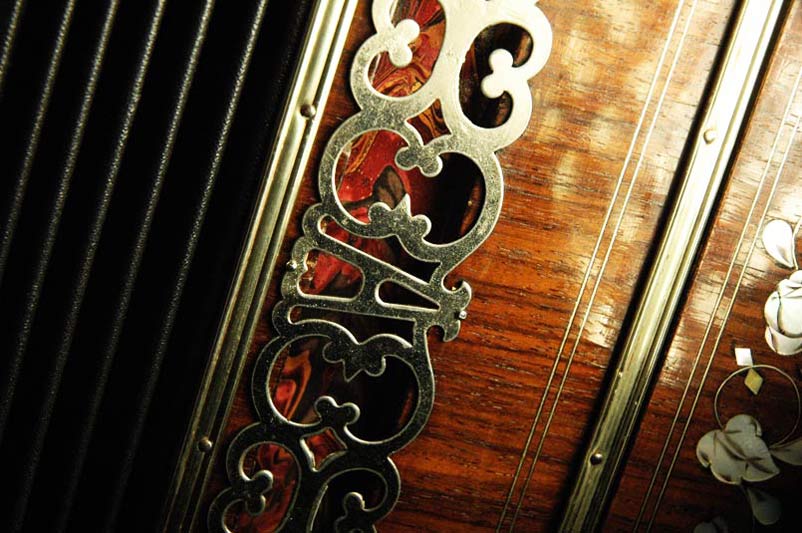 Seitenansicht eines AA Bandoneon