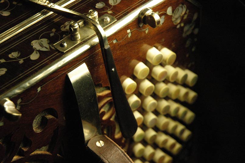 Seitenansicht eines Bandoneons