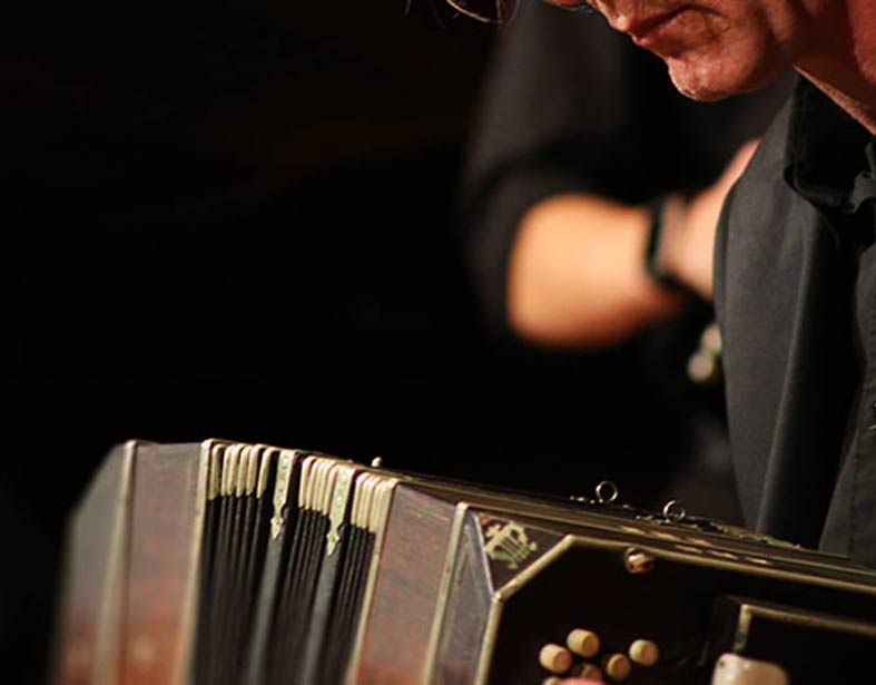 Leo vervelde spielt Bandoneon