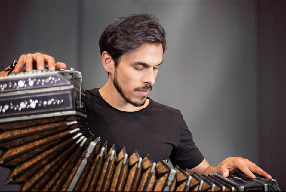 Claudio Constantini mit Bandoneon