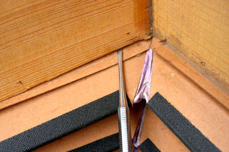 Sichern der Leimverbindungen an den Balgrahmen