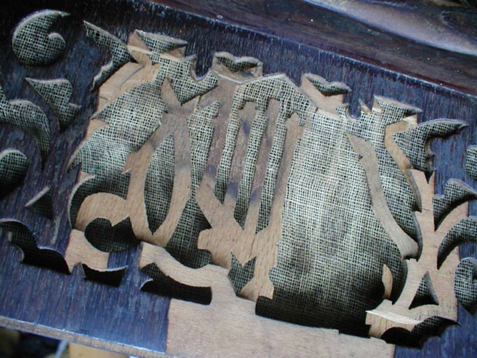 Bandoneon mit mit abgelöstem Furnierholz durch Wasserschaden