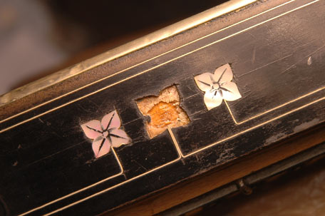 Perlmuttdekor sichern oder nach Bedarf neu anfertigen