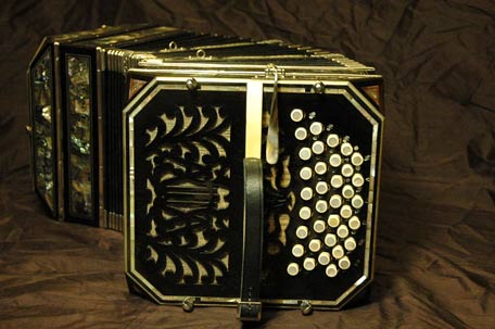 Bandoneon mit Einheitstastatur von rechts